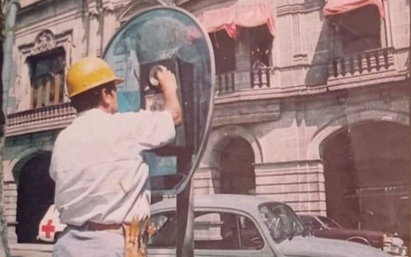IN MEMORIAM / LES CAÍA EL VEINTE