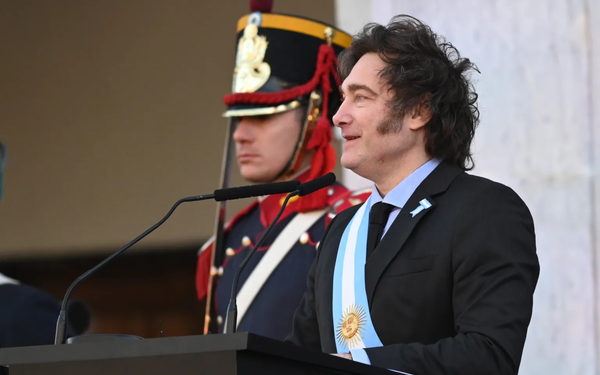 Milei anuncia despido de 50,000 funcionarios en Argentina y veto si se rompe el equilibrio fiscal