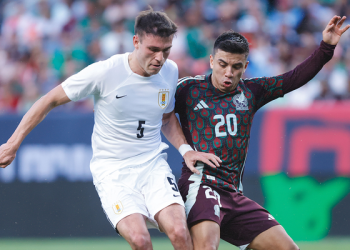 Uruguay no muestra piedad y golea 4-0 a México