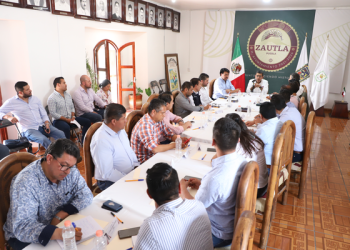 EVALÚA GOBERNADOR DAÑOS POR INCENDIO EN ZAUTLA