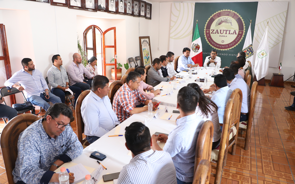 EVALÚA GOBERNADOR DAÑOS POR INCENDIO EN ZAUTLA
