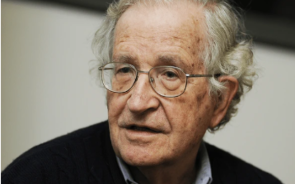 Noam Chomsky es dado de alta de un hospital en São Paulo