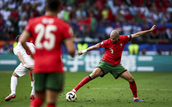 Portugal asegura su pase a Octavos con goleada sobre Turquía