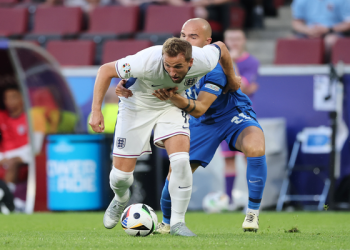 Un empate sin goles le basta a Inglaterra para clasificar primera