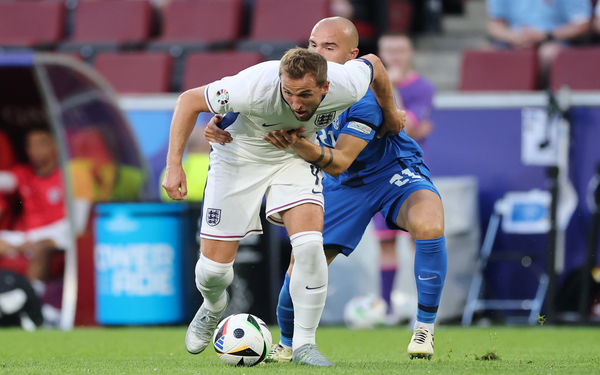 Un empate sin goles le basta a Inglaterra para clasificar primera