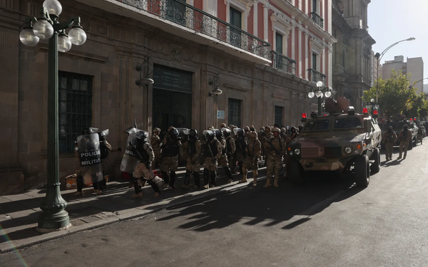 Detienen a comandante del Ejército de Bolivia tras intento de golpe de Estado
