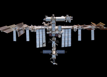Ruptura de satélite ruso provoca maniobras de resguardo a astronautas de la EEI