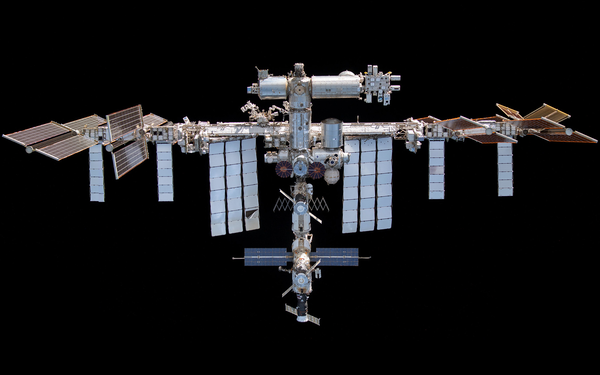 Ruptura de satélite ruso provoca maniobras de resguardo a astronautas de la EEI