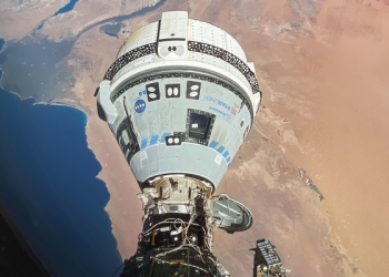 La NASA niega que la cápsula Starliner de Boeing esté varada en la EEI