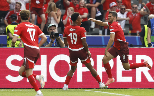 Suiza elimina al campeón Italia y avanza a cuartos de la Eurocopa