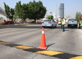 Colocan reductores de velocidad en la Vía Atlixcáyotl