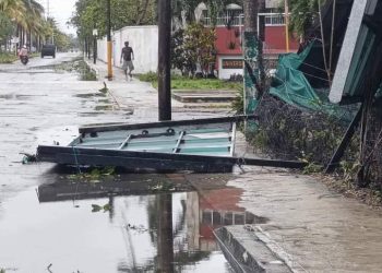 Beryl ya es tormenta tropical a su paso por Yucatán