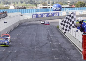 Rubén García gana fecha 6 de la NASCAR Series México