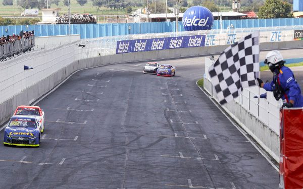 Rubén García gana fecha 6 de la NASCAR Series México