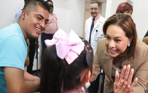 Cirugía y equipo auditivo para que siete niños oigan