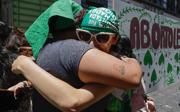 Puebla cesa criminalización al aborto de hasta 12 semanas