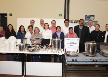 Entrega SEDIF aparatos ortopédicos a personas vulnerables y equipamientos a CAIC’s