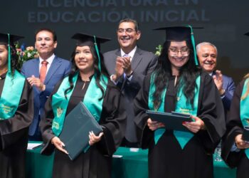 Céspedes Peregrina preside ceremonia de graduación en el BINE