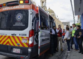 Mujer es atropellada por un microbús de la Ruta 38 en Puebla