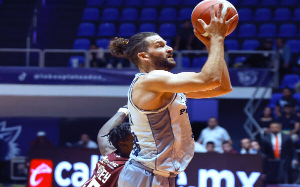 Mineros derrotan a Lobos