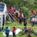 Vuelca camión en Nauzontla; un muerto y nueve lesionados