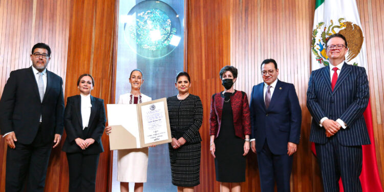 «Hoy llegamos todas»: Sheinbaum, presidente electa