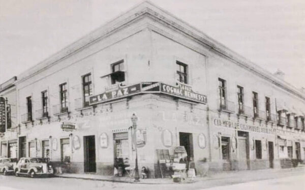 IN MEMORIAM / ENTRE BALCONES