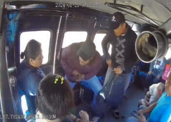 Ladrones despojan de sus pertenencias a pasajeros de la Ruta 8 en Puebla