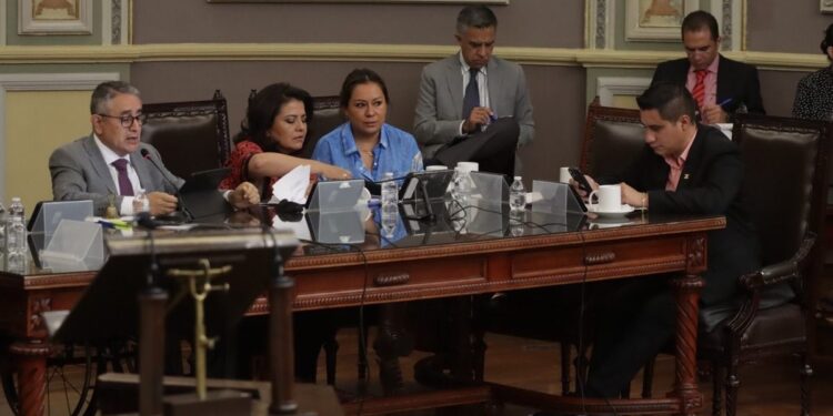 Congreso de Puebla recibe iniciativa para castigar a funcionarios que retarden o entorpezcan procuración de justicia