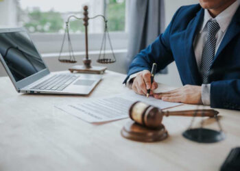 ¡Que la ciudadanía se defienda sin abogados!