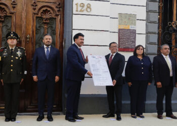 Dan lectura y colocan el Bando Solemne por fiestas patrias en Puebla