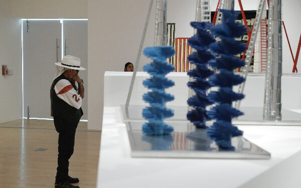 Presenta Museo Amparo, obra de Helen Escobedo