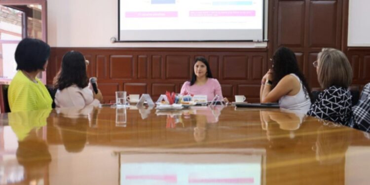 SMDIF presenta informe del programa «Contigo Mujer»