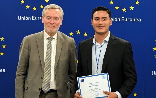 Gana egresado de la BUAP beca en Unión Europea