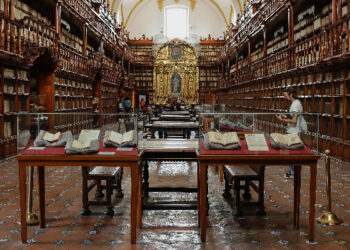 Biblioteca Palafoxiana celebra 378 años de arte