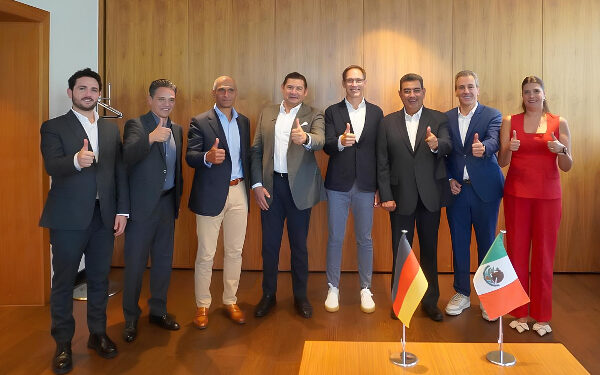 Sergio Salomón y Alejandro Armenta encabezan reunión con directivos de Audi