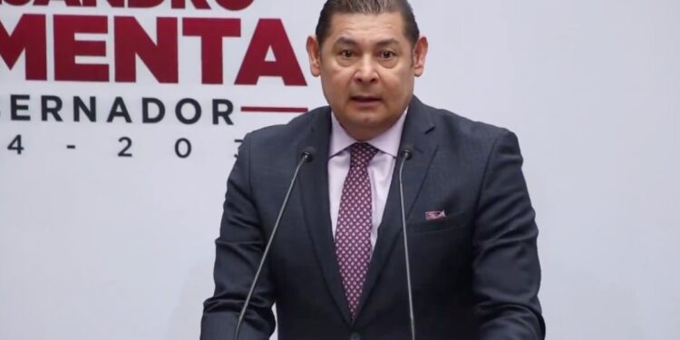 Presenta Alejandro Armenta 16 nuevos nombramientos