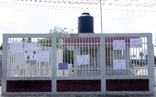 Dan de baja a maestro señalado por acoso
