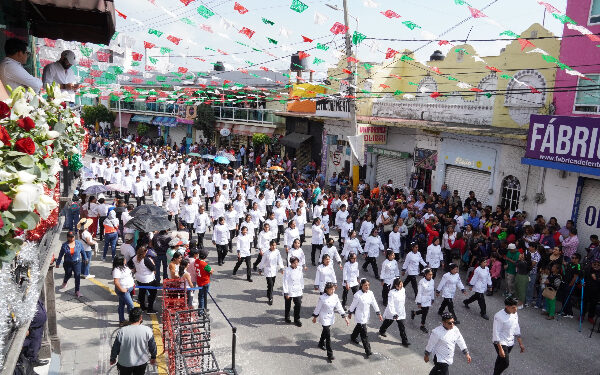 Texmelucan realiza desfile por el Día de la Independencia