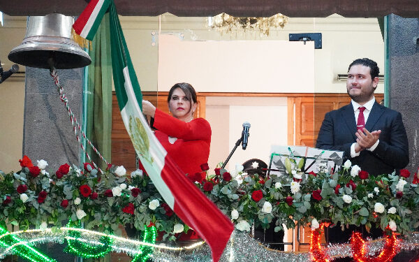 Norma Layón dio el Grito de Independencia en Texmelucan