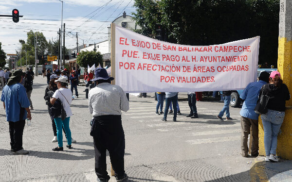 Cierran vías para exigir pago de mil 200 millones