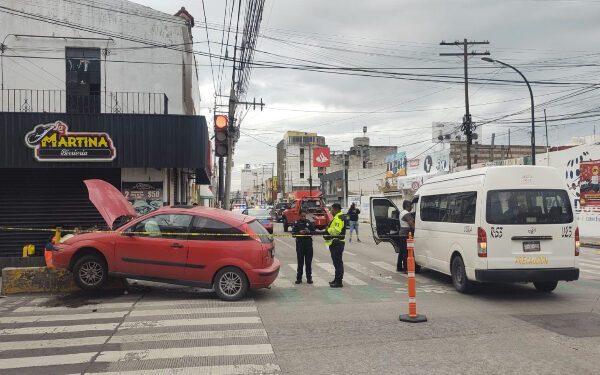Unidades de transporte público protagonizaron par de choques en Puebla