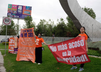 Acusan a maestros acosadores del Tec de Monterrey en Puebla con tendedero de denuncias