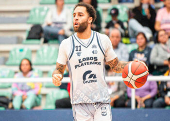 Halcones cazaron a Lobos