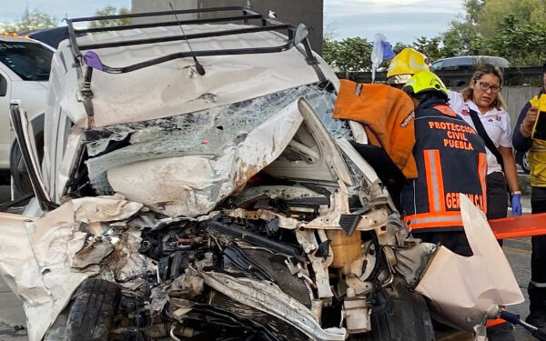 Al menos tres heridos dejó choque de vehículos en la autopista México-Puebla