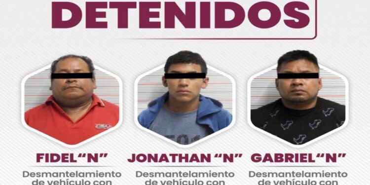 Detienen a tres sujetos por desmantelar vehículos en «deshuesadero» en Puebla