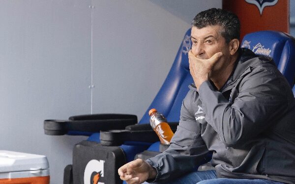Chepo de la Torre se queda; valora salida de jugadores