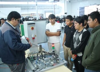 Formación de alto nivel en la industria automotriz del estado