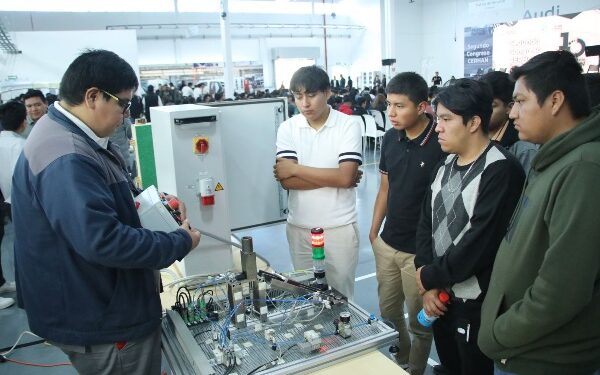 Formación de alto nivel en la industria automotriz del estado