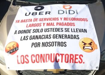 Paran taxis de plataforma; exigen mejores tarifas